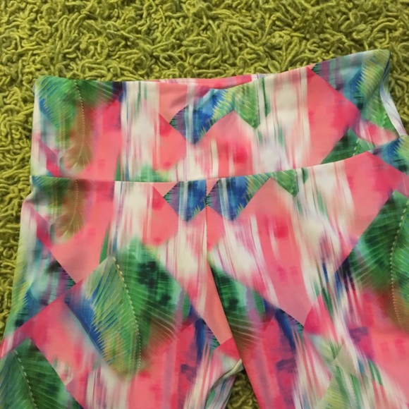 Onzie Capri Diamond Palm Leggings - Picture 2 of 5